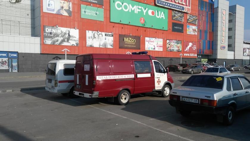 Спасатели проводят учения в ТЦ "Дафи". Фото: Дмитрий Семененко