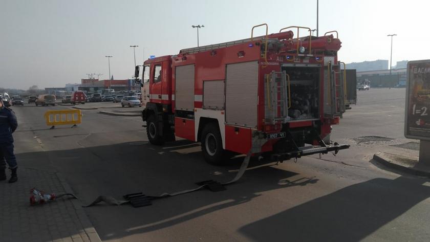 Спасатели проводят учения в ТЦ "Дафи". Фото: Дмитрий Семененко