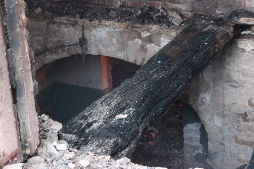 Пожар в усадьбе Шидловских в Старом Мерчике. Фото: Антон Бондарев / Facebook