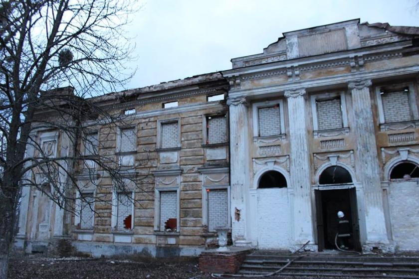 Пожар в усадьбе Шидловских в Старом Мерчике. Фото: Антон Бондарев / FacebookПожар в усадьбе Шидловских в Старом Мерчике. Фото: Антон Бондарев / Facebook