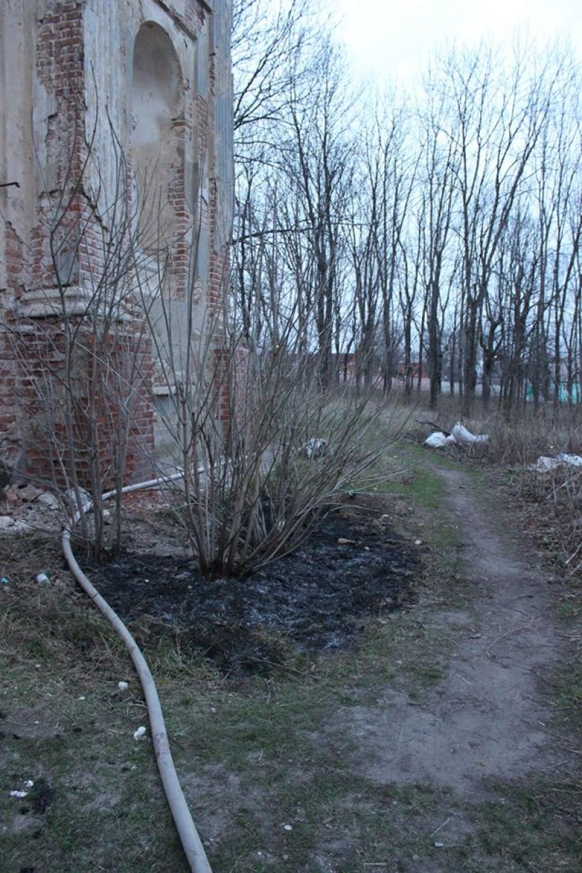 Пожар в усадьбе Шидловских в Старом Мерчике. Фото: Антон Бондарев / Facebook