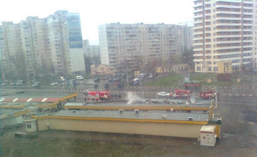 На Алексеевке тушили пожар на рынке. Фото: ГСЧС