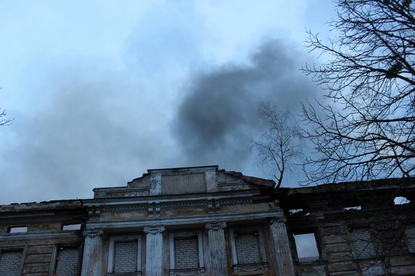 Пожар в усадьбе Шидловских в Старом Мерчике. Фото: Антон Бондарев / Facebook