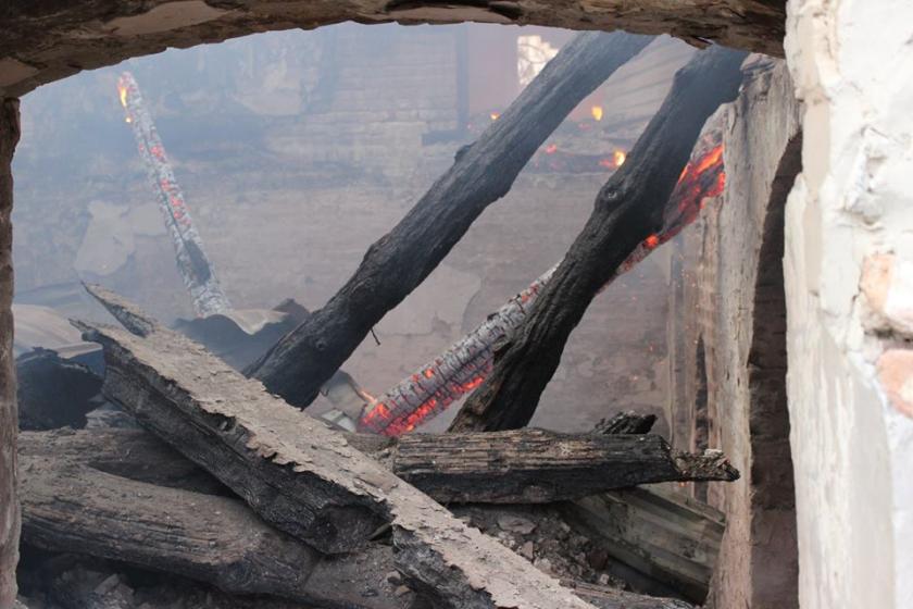 Пожар в усадьбе Шидловских в Старом Мерчике. Фото: Антон Бондарев / Facebook