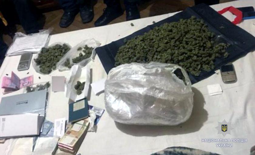 Харьковские полицейские задержали банду наркоторговцев. Фото: ГУНП