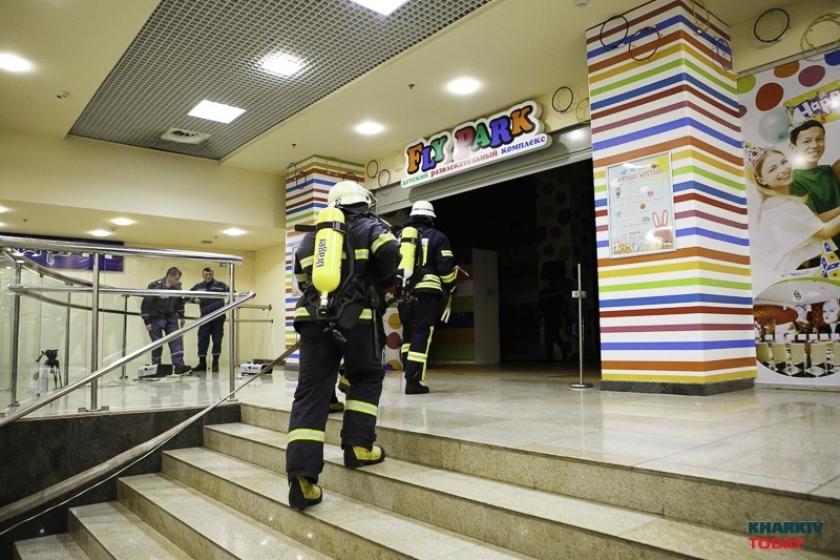 Спасатели нашли 15 тысяч нарушений в ТРЦ, школах и больницах.