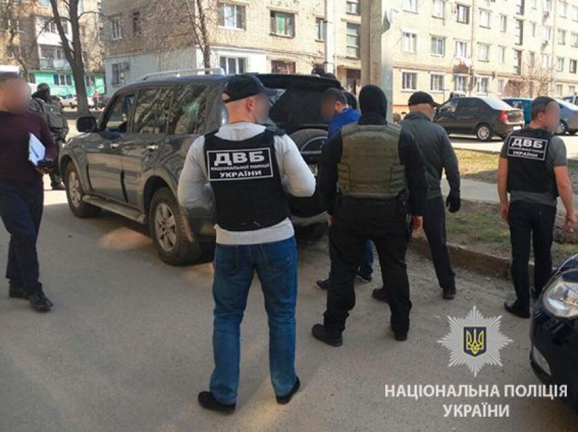 В Харькове задержали банду "псевдо-полицейских". Фото: ГУНП