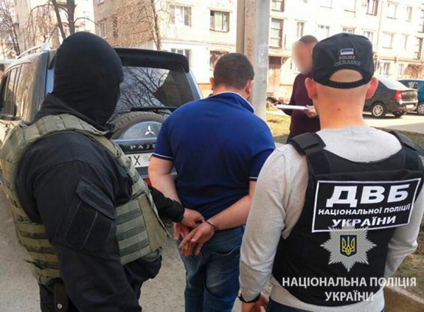 В Харькове задержали банду "псевдо-полицейских". Фото: ГУНП