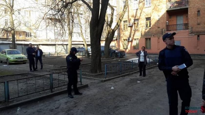 Во время стрельбы в центре Харькова пострадали двое людей.