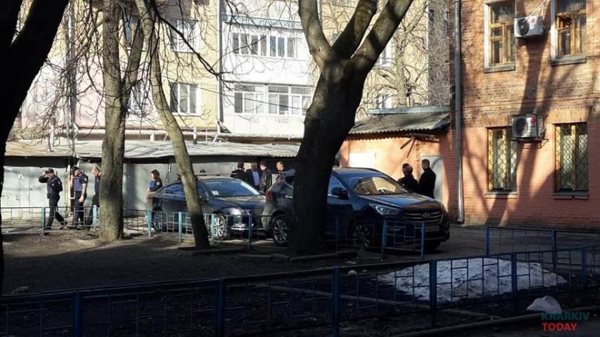 Во время стрельбы в центре Харькова пострадали двое людей.