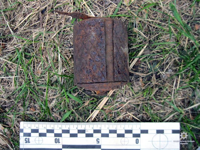 Харьковчанин хранил патроны к пулемету и тротиловую шашку. Фото: ГУНП