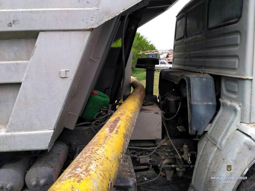 В Харьковской области мужчина подшофе угнал грузовик. Фото: ГУНП