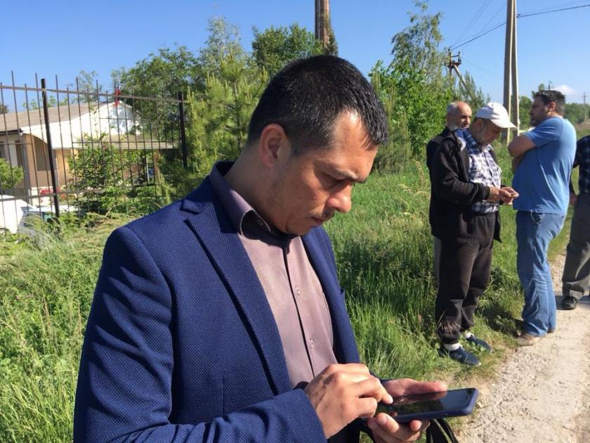 Российские силовики проводят обыски в домах крымских татар. Фото: facebook.com/crimeansolidarity