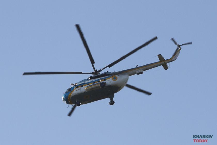 Пожар на свалке тушили с помощью вертолета.