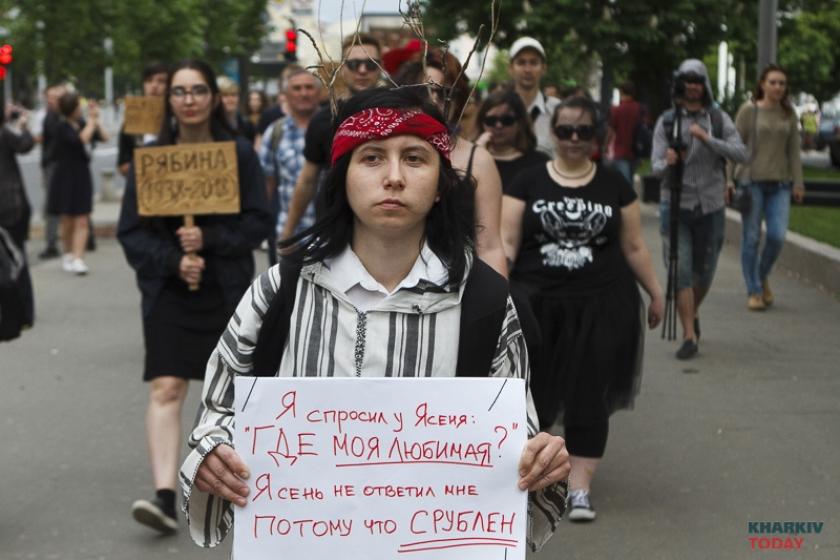 В защиту деревьев активисты проводят акции.