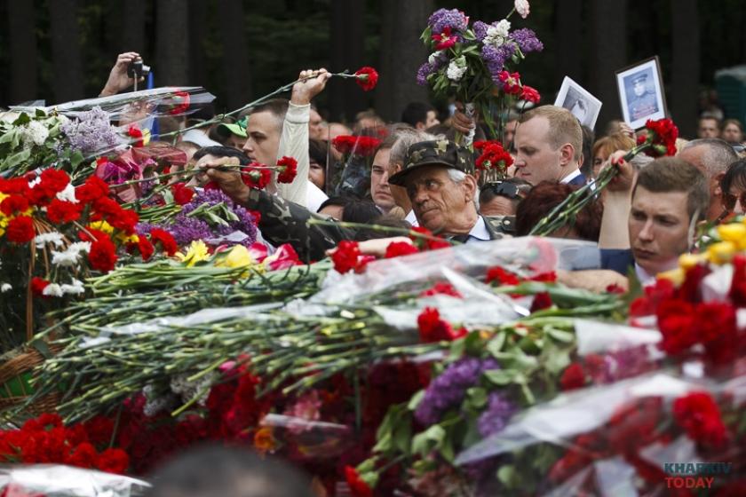 9 мая к Мемориалу Славы пришли около 15 тысяч человек.