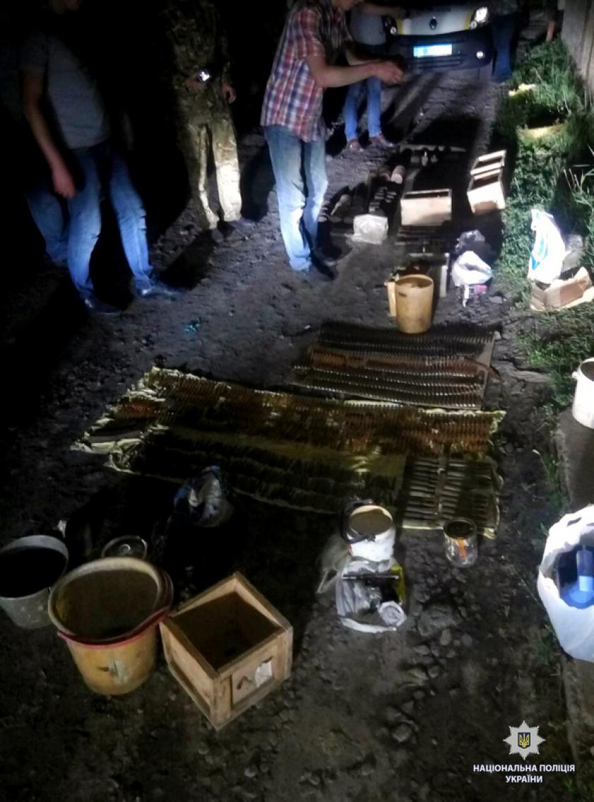 Мужчина хранил боеприпасы в гараже.