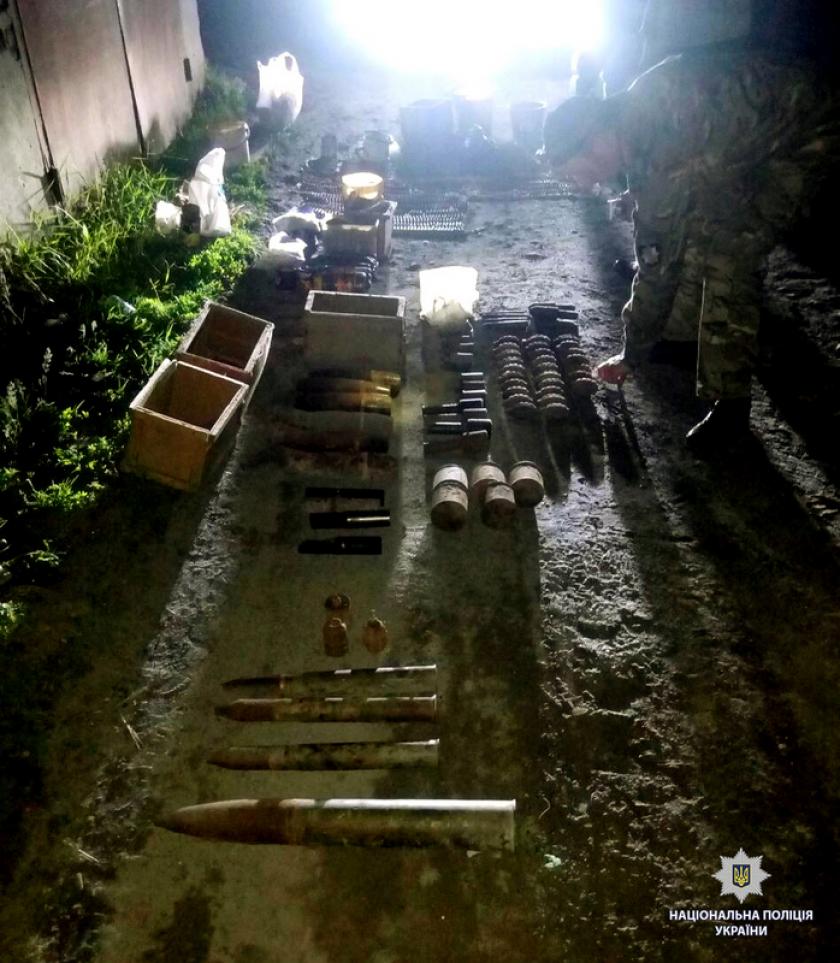 Мужчина хранил боеприпасы в гараже.