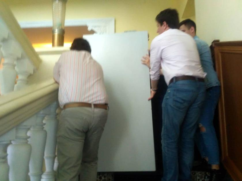 Беспорядки в горсовете. Фото KHARKIV Today.