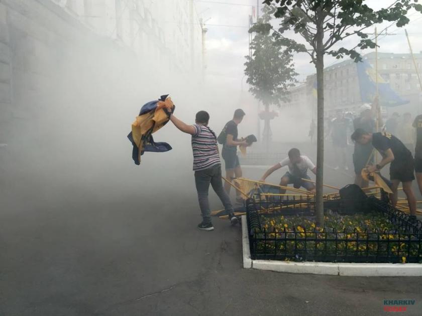 Нацкорпус в горсовете. Фото: KHARKIV Today