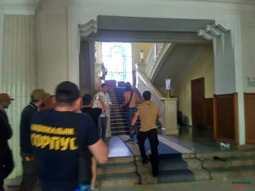 Нацкорпус в горсовете. Фото: KHARKIV Today