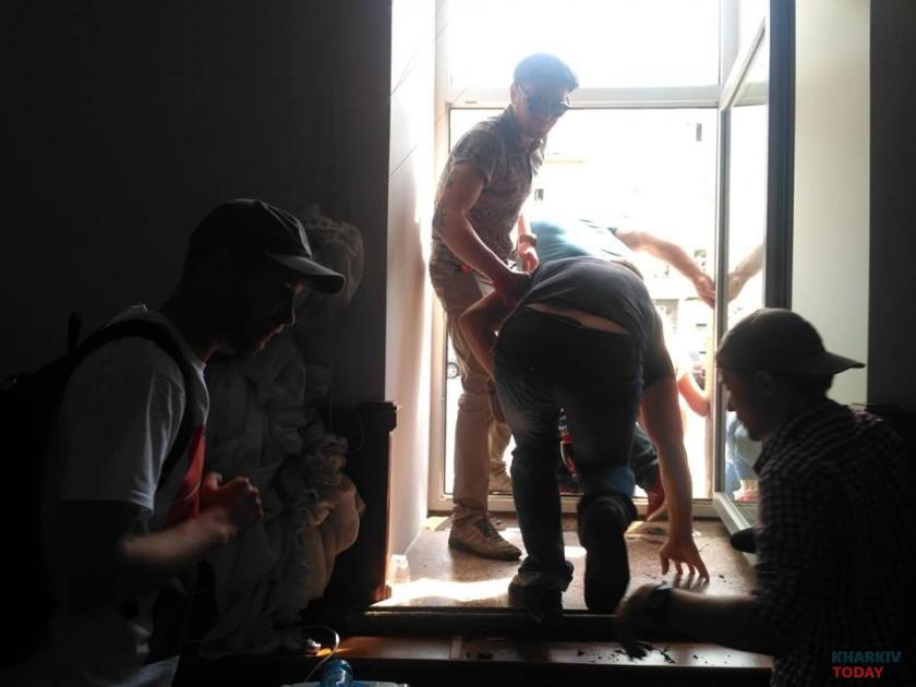 Нацкорпус в горсовете. Фото: KHARKIV Today