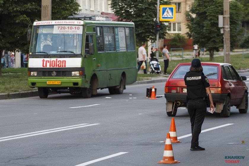 Пьяный харьковчанин угнал маршрутку. Фото: Константин Чегринский/ KHARKIV TodayПьяный харьковчанин угнал маршрутку. Фото: Константин Чегринский/ KHARKIV Today