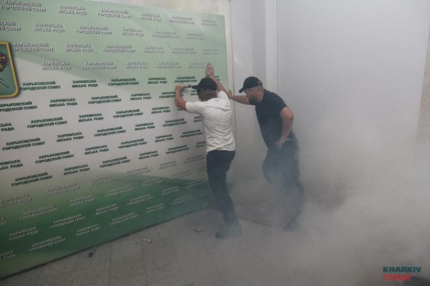 Еще две женщины госпитализированы после распыления газа в горсовете.