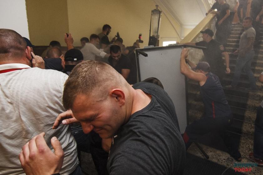 Кто стоит за организацией беспорядков, предстоит выяснить следствию. Фото: KHARKIV Today.