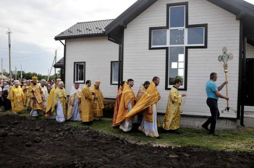 В Русских Тишках в 30 км от грианицы с Россией открыли церковь УПЦ КП.