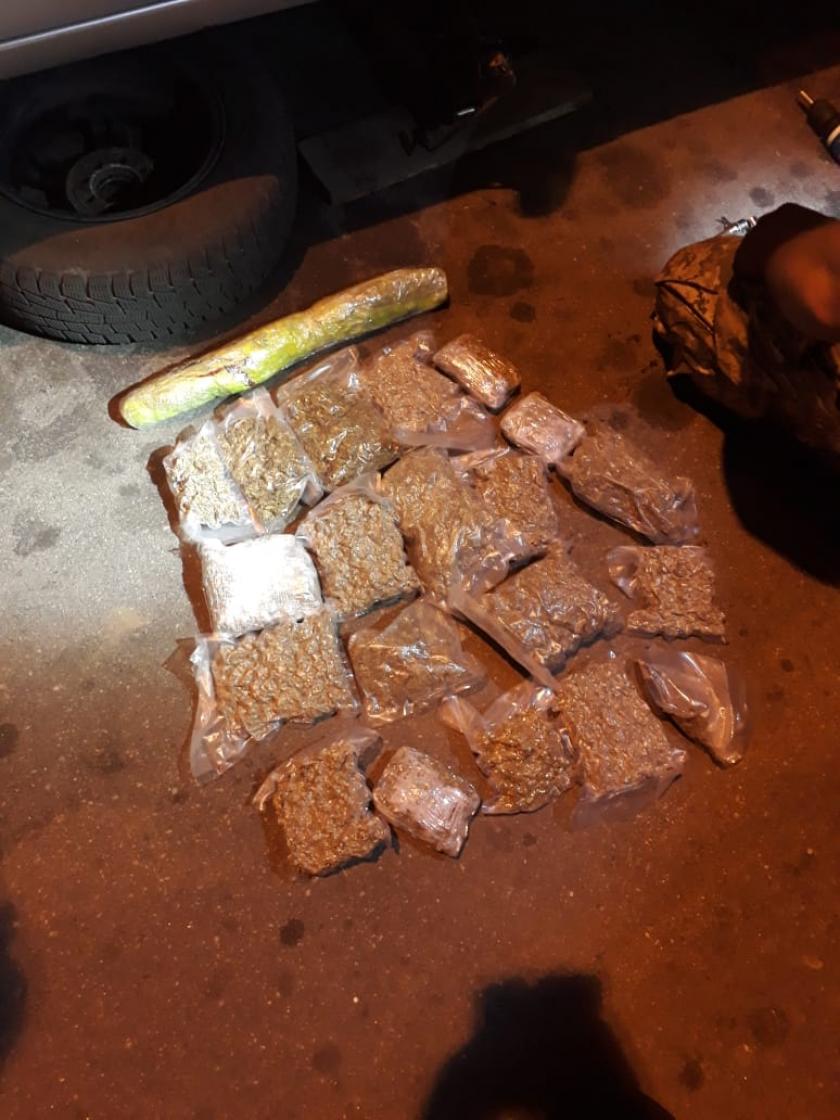 Харьковчанин пытался вывезти в Россию более семи килограммов конопли. Фото: ГПСУ