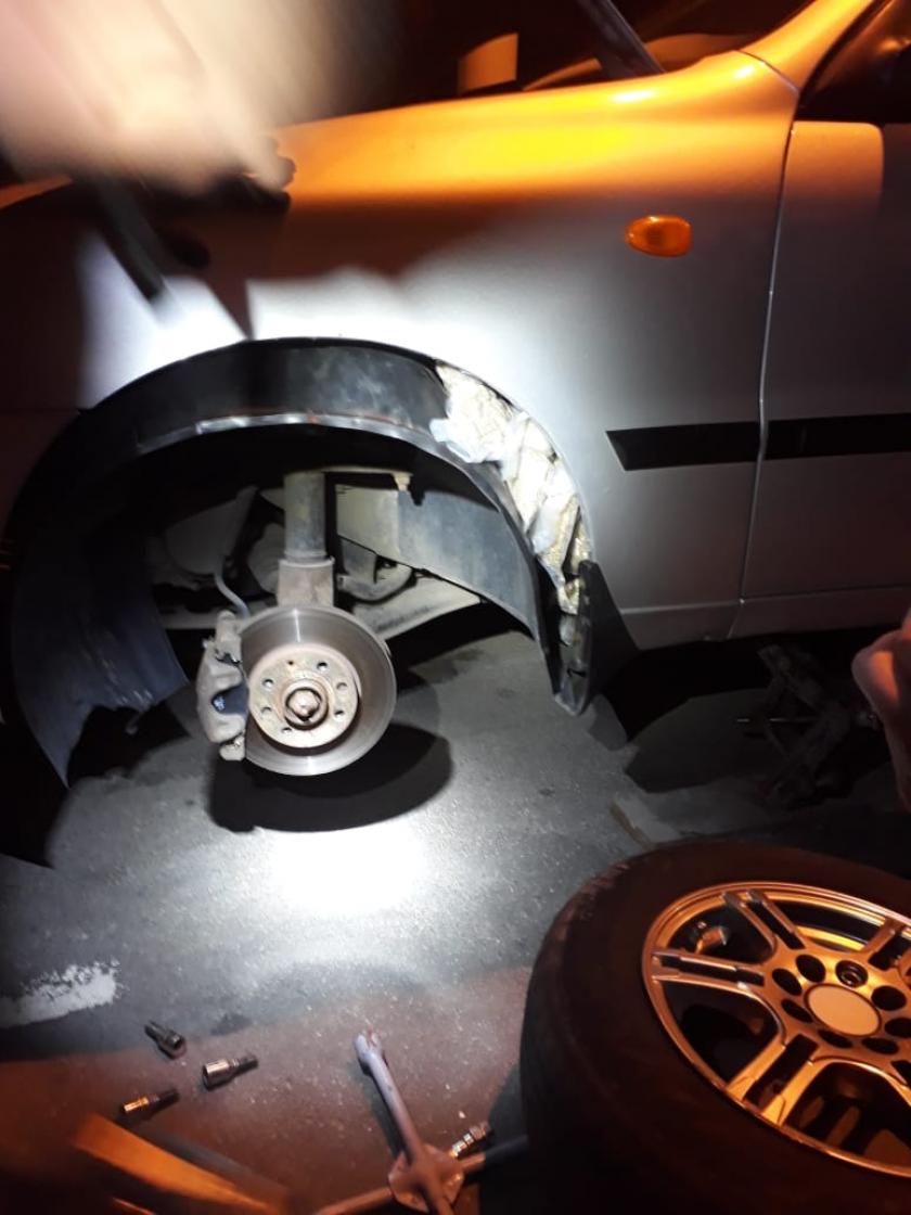 Харьковчанин пытался вывезти в Россию более семи килограммов конопли. Фото: ГПСУ