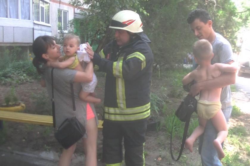 На Алексеевке пожар в 12-этажке. Фото: ГСЧС