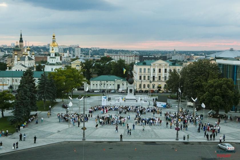 Учителя со всей Украины установили национальный рекорд в Харькове. Фото: Кjнстантин Чегринский / KHARKIV Today