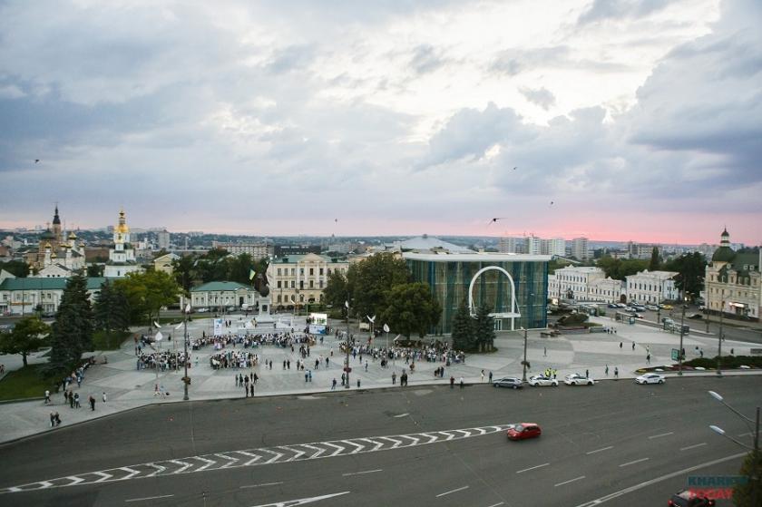 Учителя со всей Украины установили национальный рекорд в Харькове. Фото: Кjнстантин Чегринский / KHARKIV Today