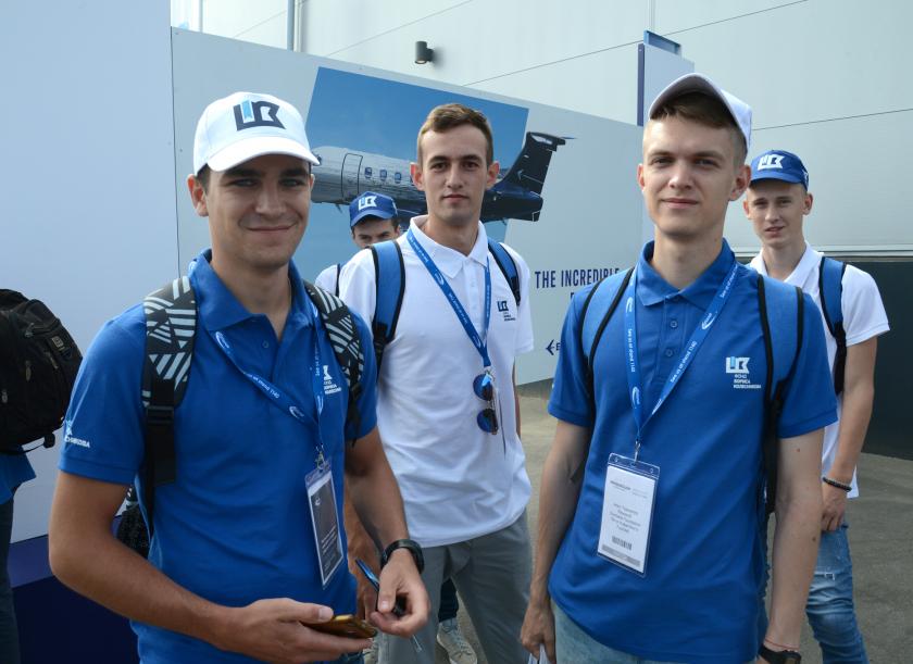 Харьковские студенты на авиавыставке в Лондоне. Фото: kolesnikovfund.org