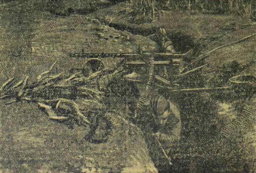 В Харькове. Красноармейцы очищают немецкие траншеи, «Красная Звезда» 25 августа 1943 год.