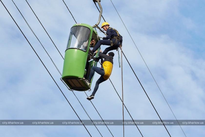 учения спасателей на канатной дороге. Фото: Харьковский горсовет