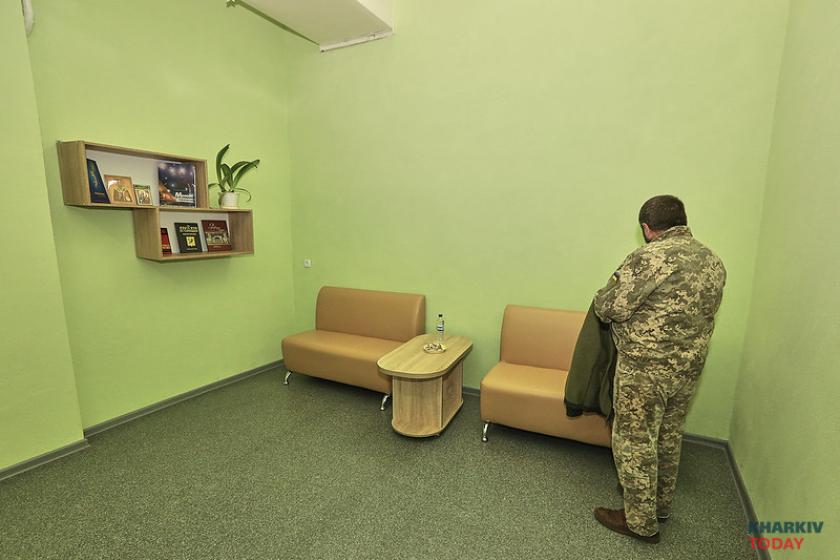 зал ожидания для военных на ЮЖД. Фото: Сергей Козлов / KHARKIV Today