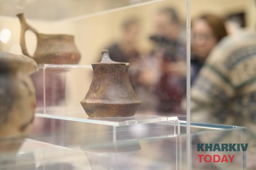 В ХНУ им. В. Н. Каразина открылась выставка "Итоги полевых археологических исследований 2019 года". Фото: KHARKIV Today/Сергей Козлов 