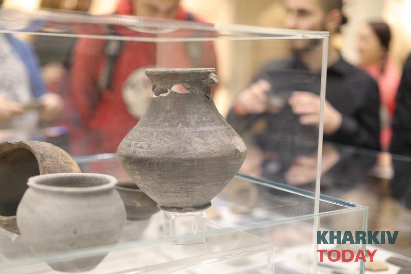 В ХНУ им. В. Н. Каразина открылась выставка "Итоги полевых археологических исследований 2019 года". Фото: KHARKIV Today/Сергей Козлов 