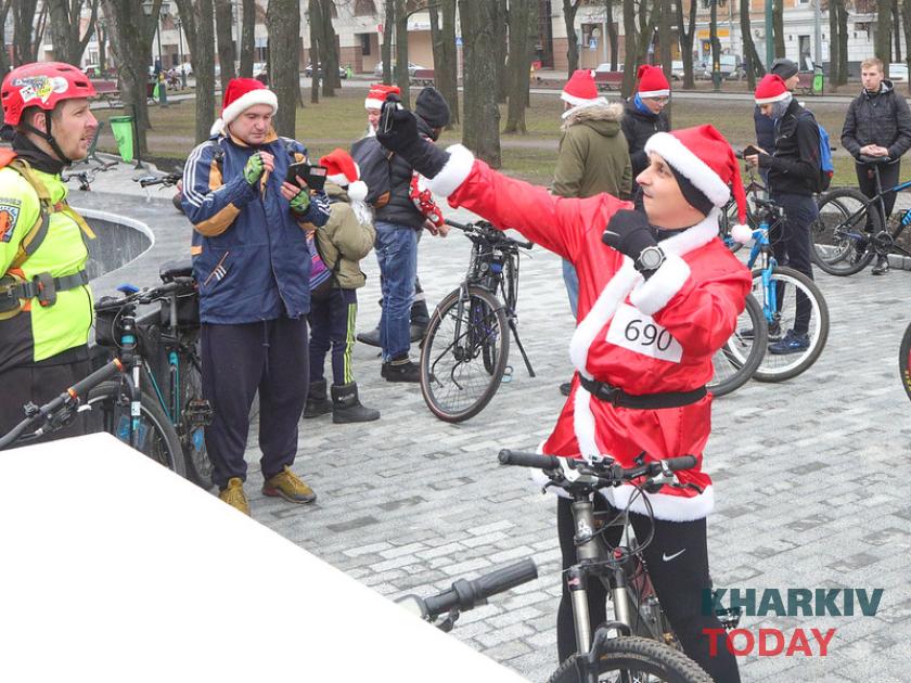 Велопробег Дедов Морозов. Фото: Сергей Козлов / KHARKIV Today