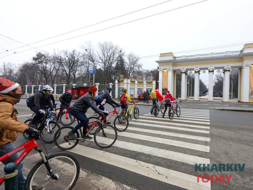 Велопробег Дедов Морозов. Фото: Сергей Козлов / KHARKIV Today