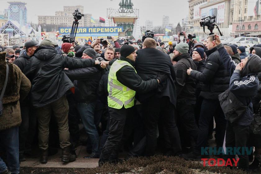 Митинг за русский язык в Харькове закончился потасовкой. Фото: KHARKIV Today/Сергей Козлов