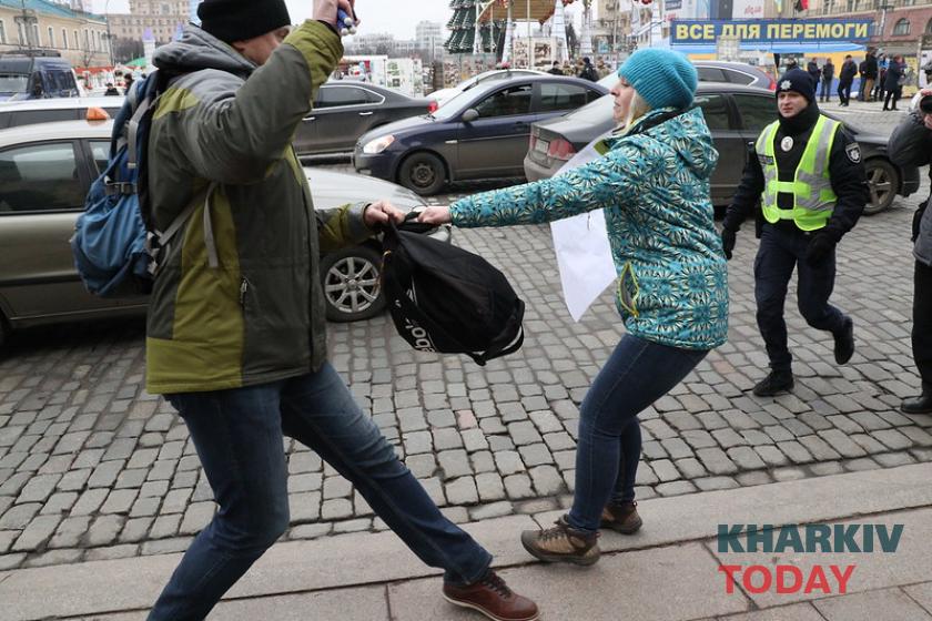 Митинг за русский язык в Харькове закончился потасовкой. Фото: KHARKIV Today/Сергей Козлов