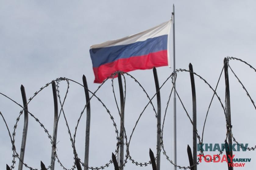 Украина выдворяет 13 российских дипломатов.