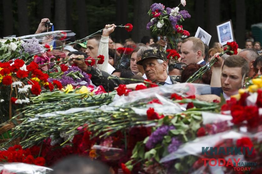 9 мая к Мемориалу Славы пришли около 15 тысяч человек.