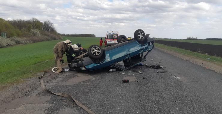 Smertelnaya Avariya Pod Harkovom Vaz Sdelal Salto I Prizemlilsya Na Kryshu Foto