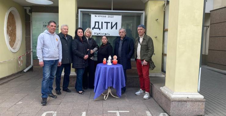 У Харкові вшанували жертв авіаудару по Драмтеатру у Маріуполі