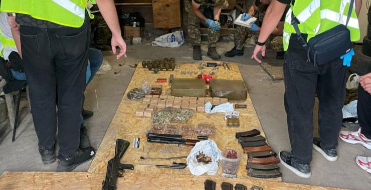 Поліція провела понад 100 обшуків у Харківській області